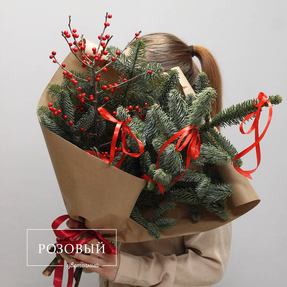 Новогодний букет из нобилиса и илекса
