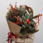 Новогодний букет из нобилиса и илекса