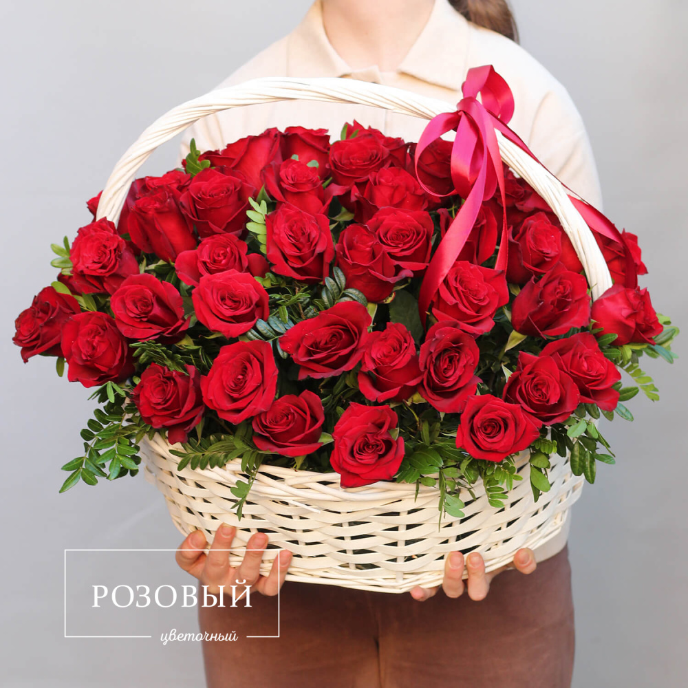 51 роза в корзине