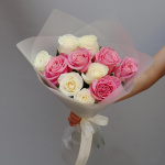 Букет из 11 разноцветных роз