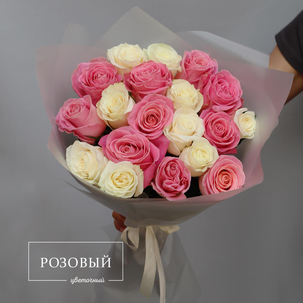 Букет из 19 разноцветных роз
