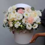 Букет с эустомой в коробке