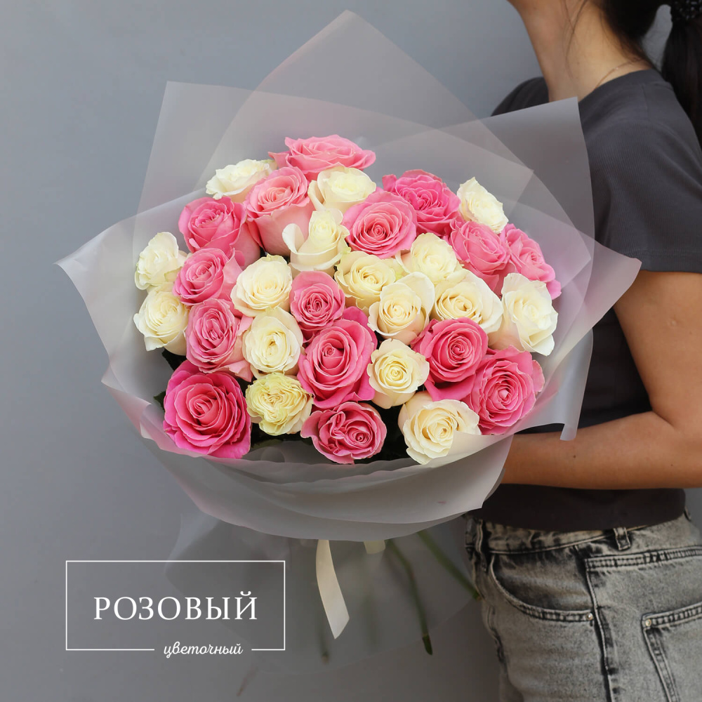 Букет из 25 разноцветных роз