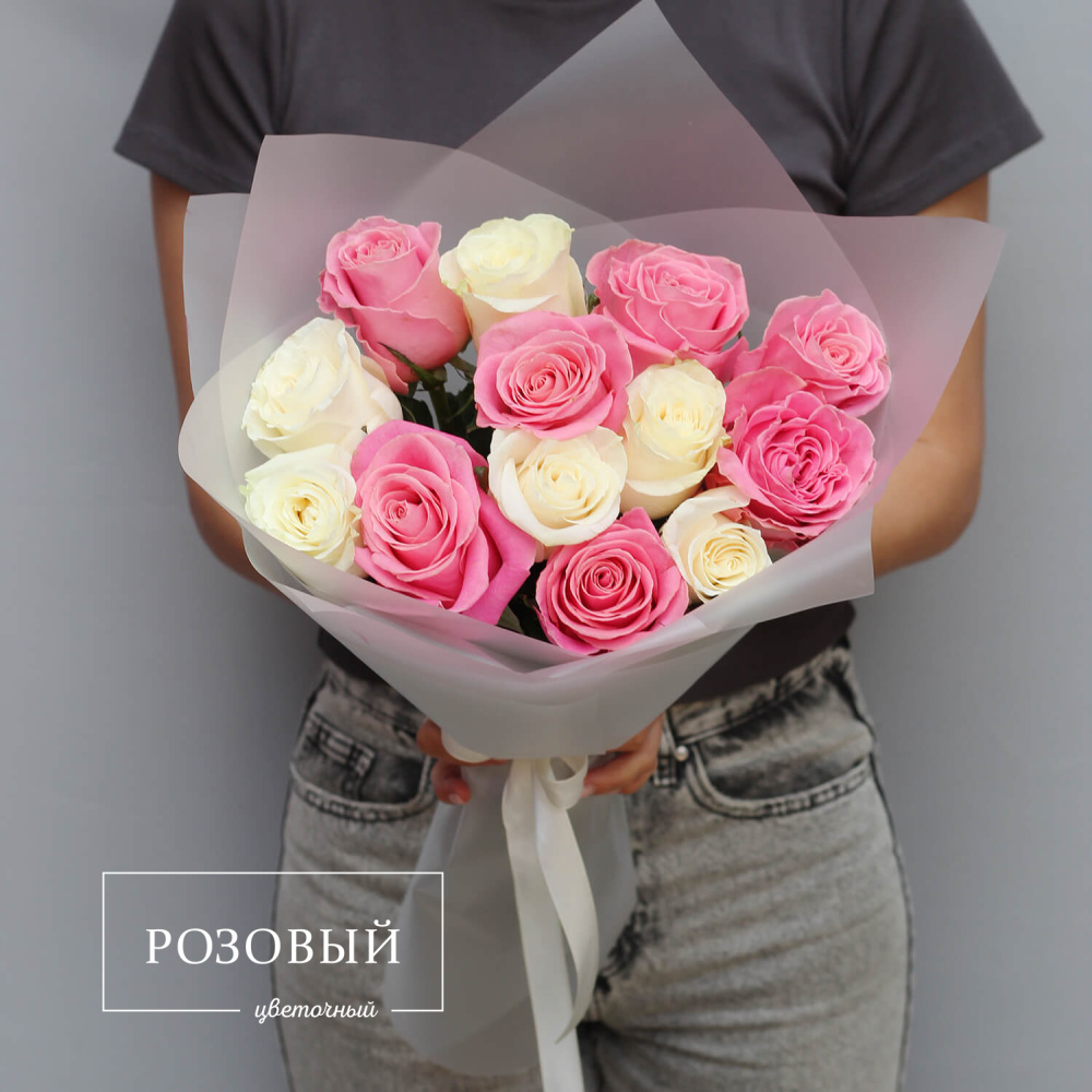 Букет из 13 разноцветных роз