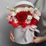 Букет цветов в коробке " С днем рождения"