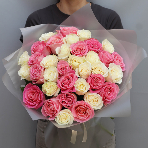 Букет из 37 разноцветных роз