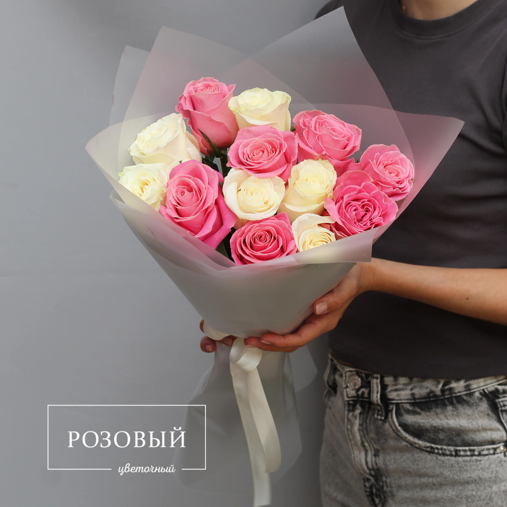Букет из 13 разноцветных роз