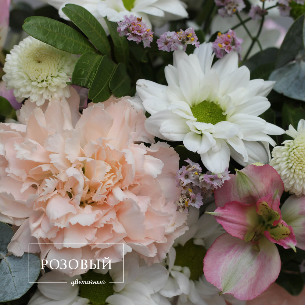 Букет в коробке "Знак внимания"