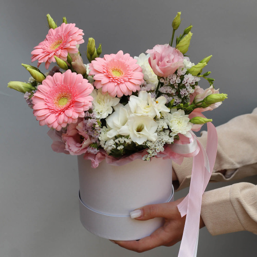 Букет гербер в коробке "Поцелуй лета"