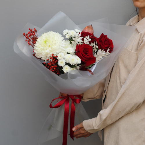 Красно-белый букет "Сочный дуэт"