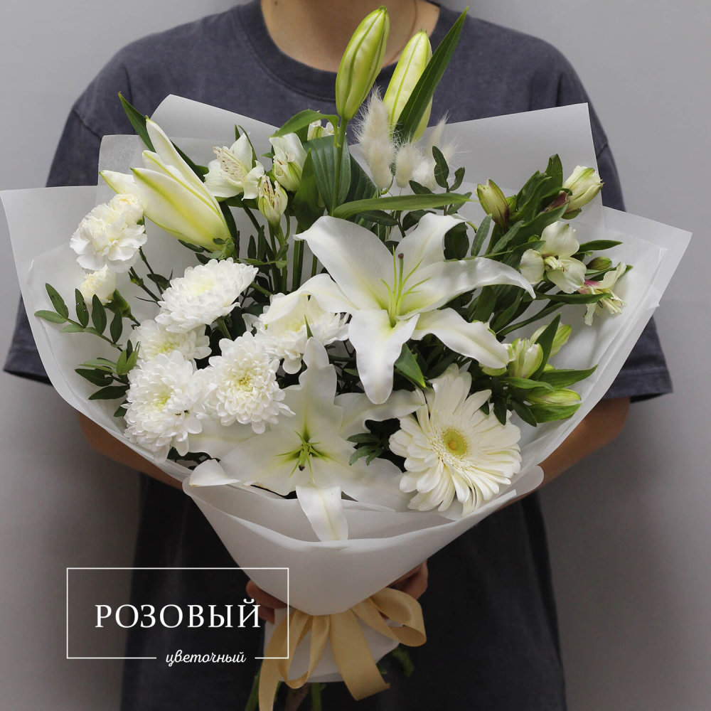 Белый букет с лилией и герберой