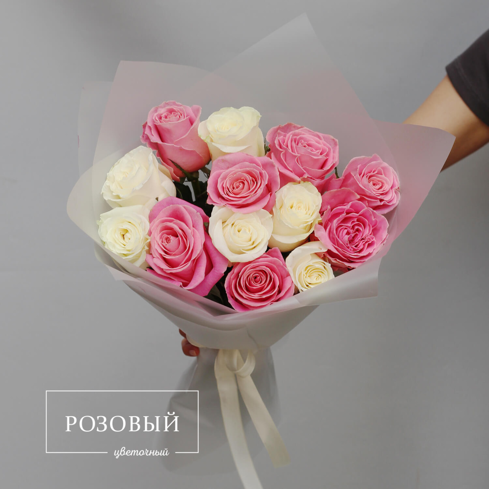 Букет из 13 разноцветных роз
