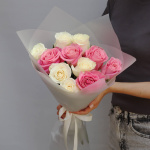 Букет из 11 разноцветных роз