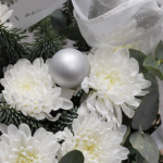 Новогодняя композиция с нобилисом и хризантемой