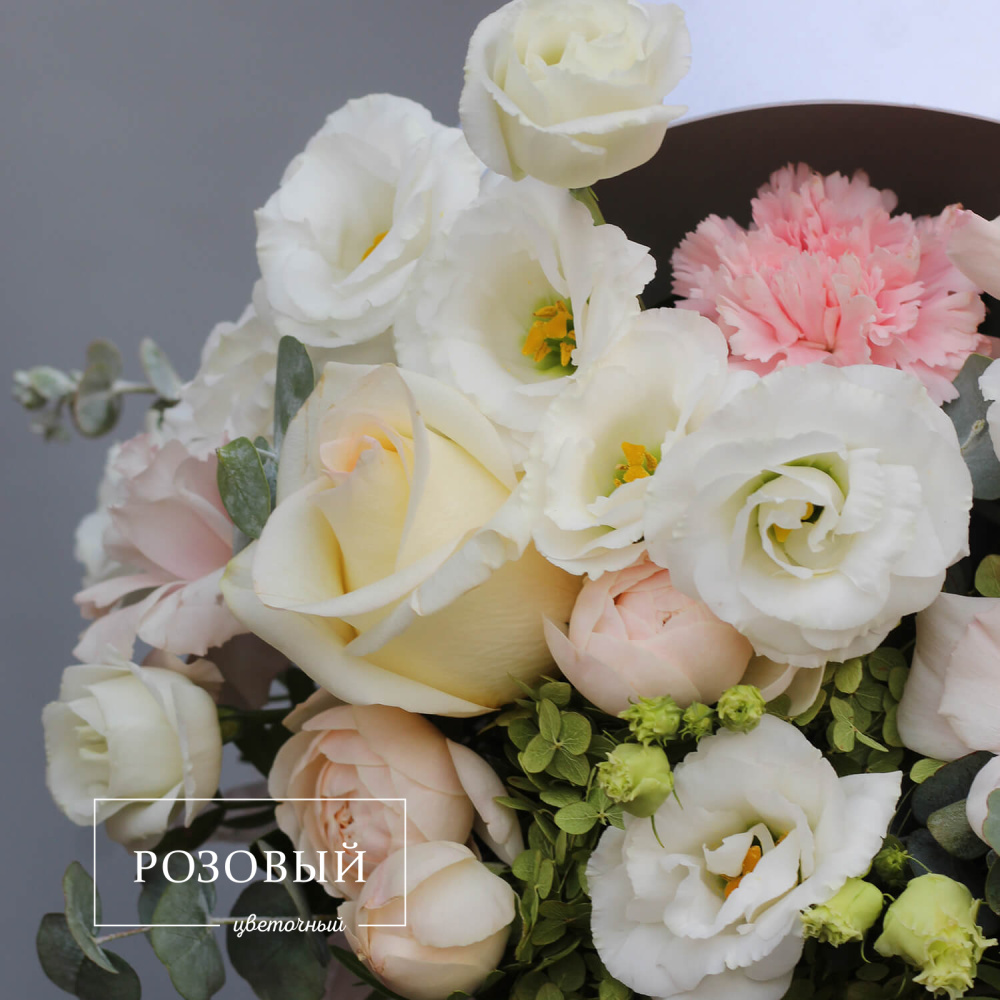 Букет с эустомой в коробке