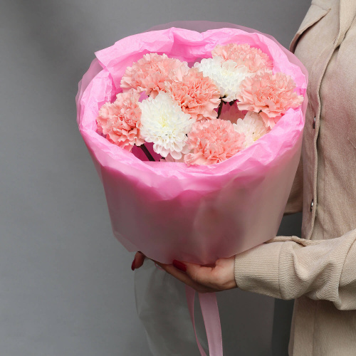 Букет с гвоздиками и хризантемами