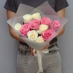 Букет из 11 разноцветных роз