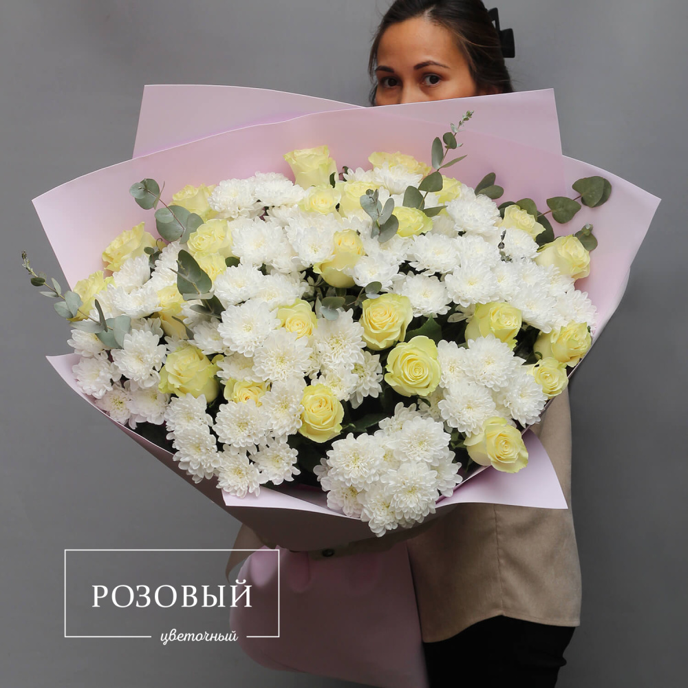 Большой букет из роз и хризантем