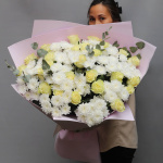 Большой букет из роз и хризантем