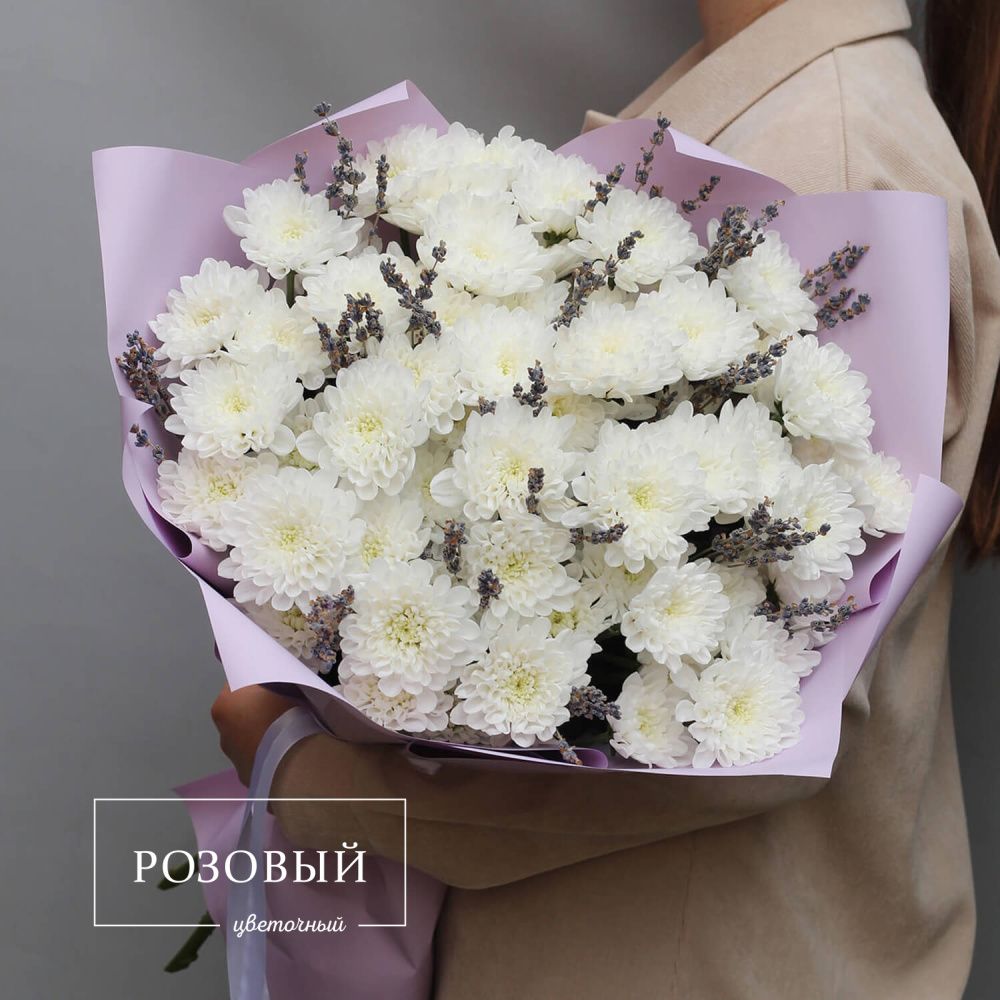 Белые хризантемы с лавандой