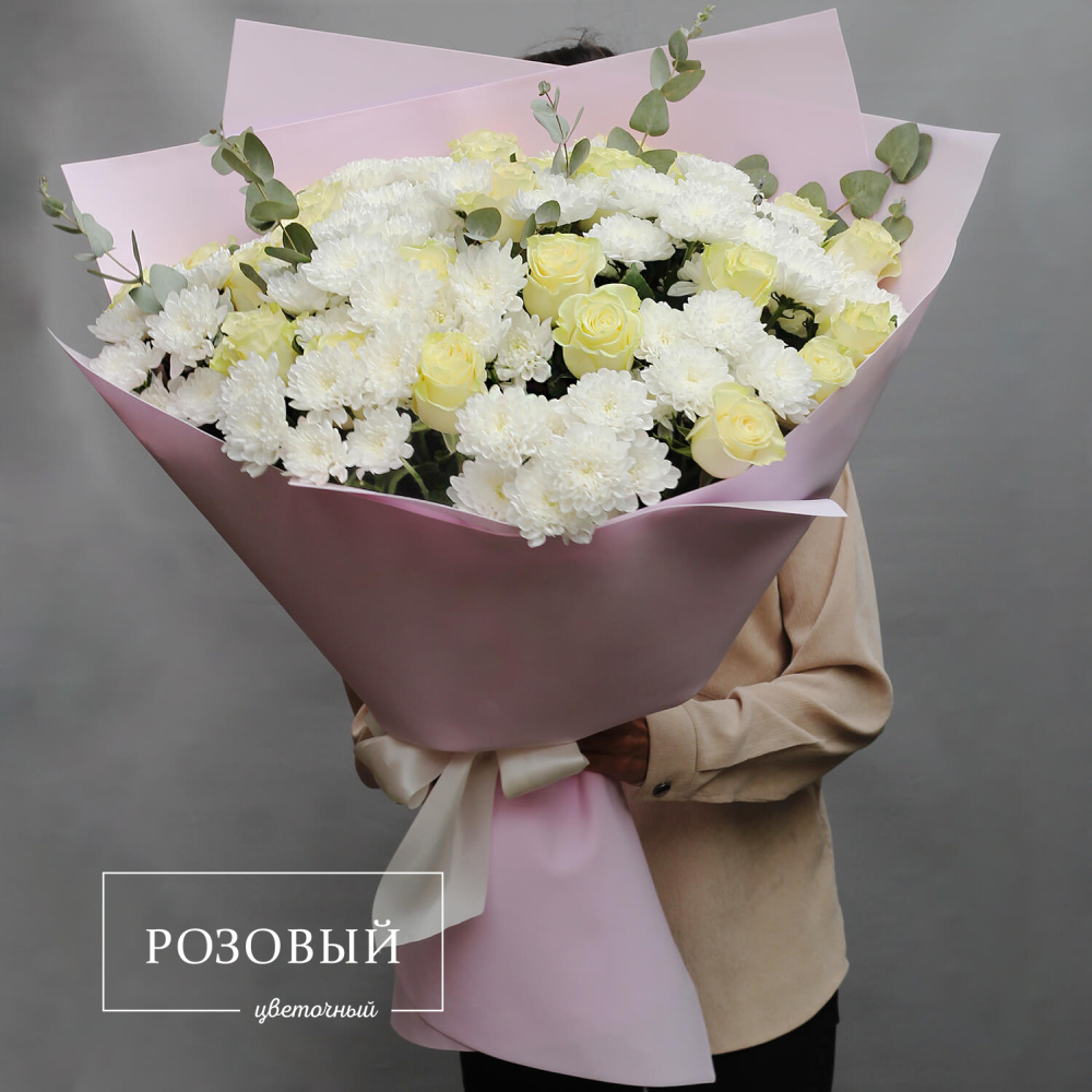 Большой букет из роз и хризантем