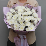 Белые хризантемы с лавандой