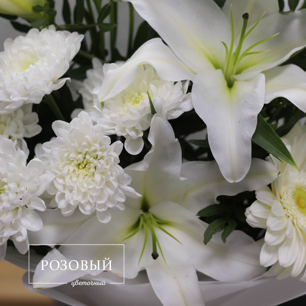 Белый букет с лилией и герберой