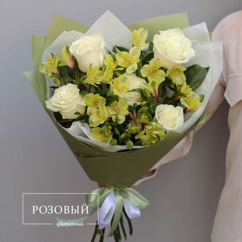 Букет с розами и альстромериями "Лаймовый"