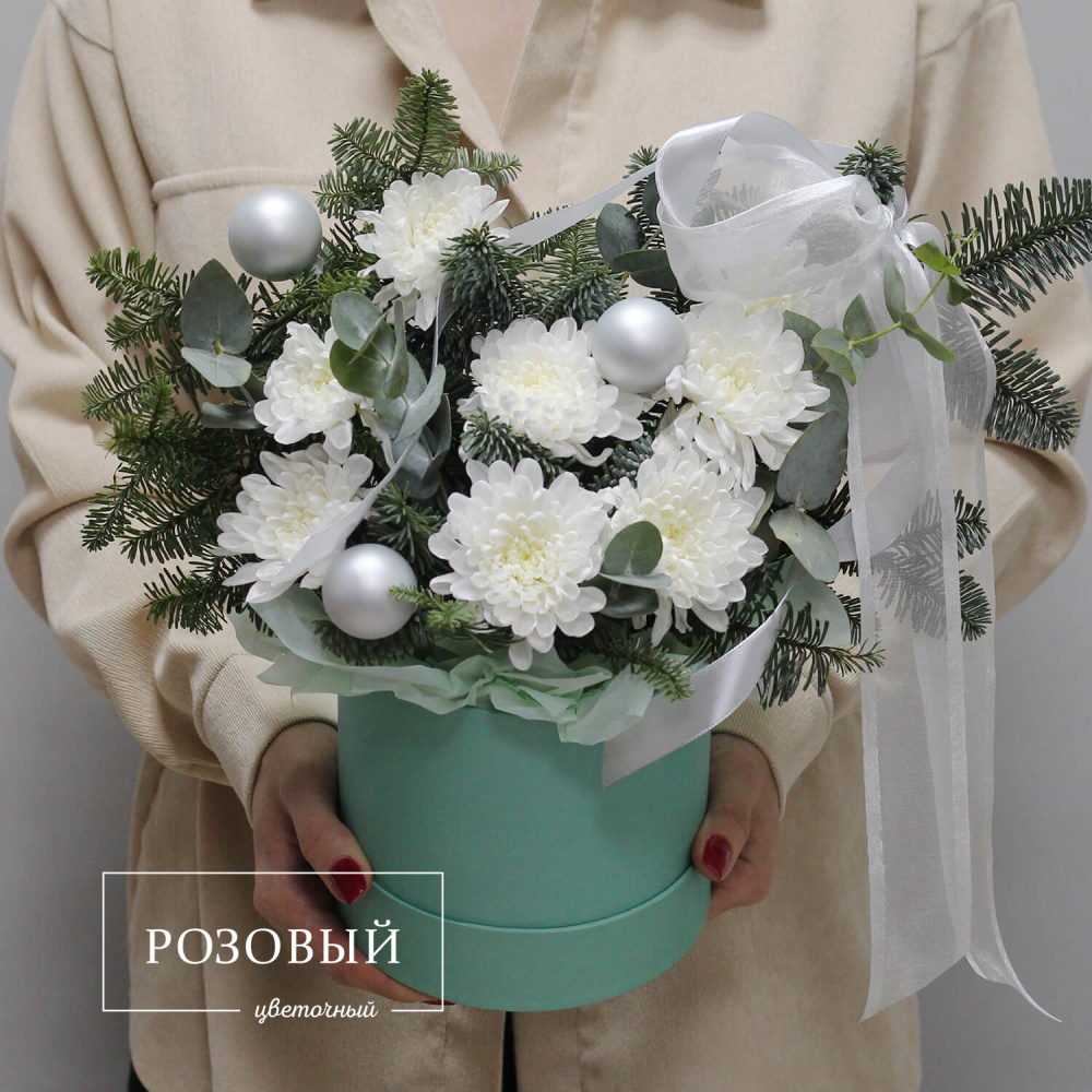 Новогодняя композиция с нобилисом и хризантемой