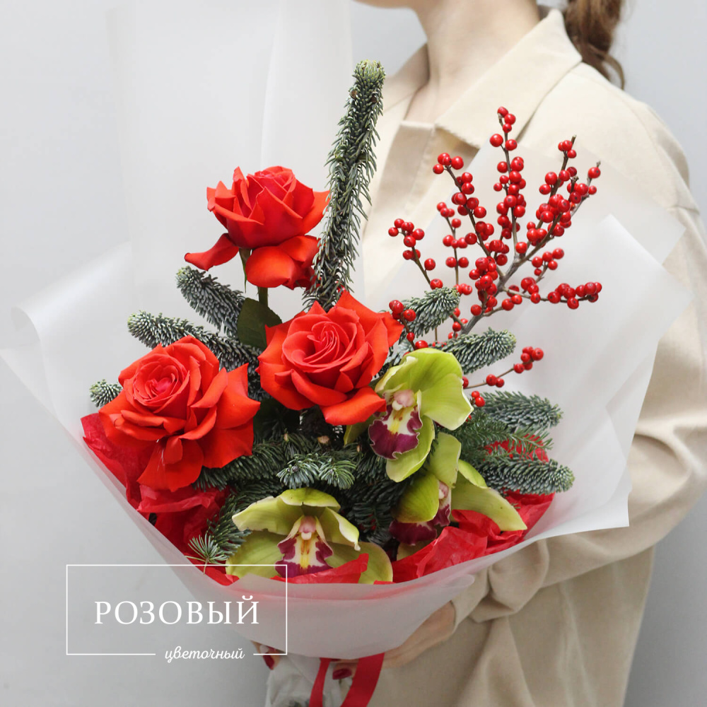 Новогодний букет из роз и орхидей