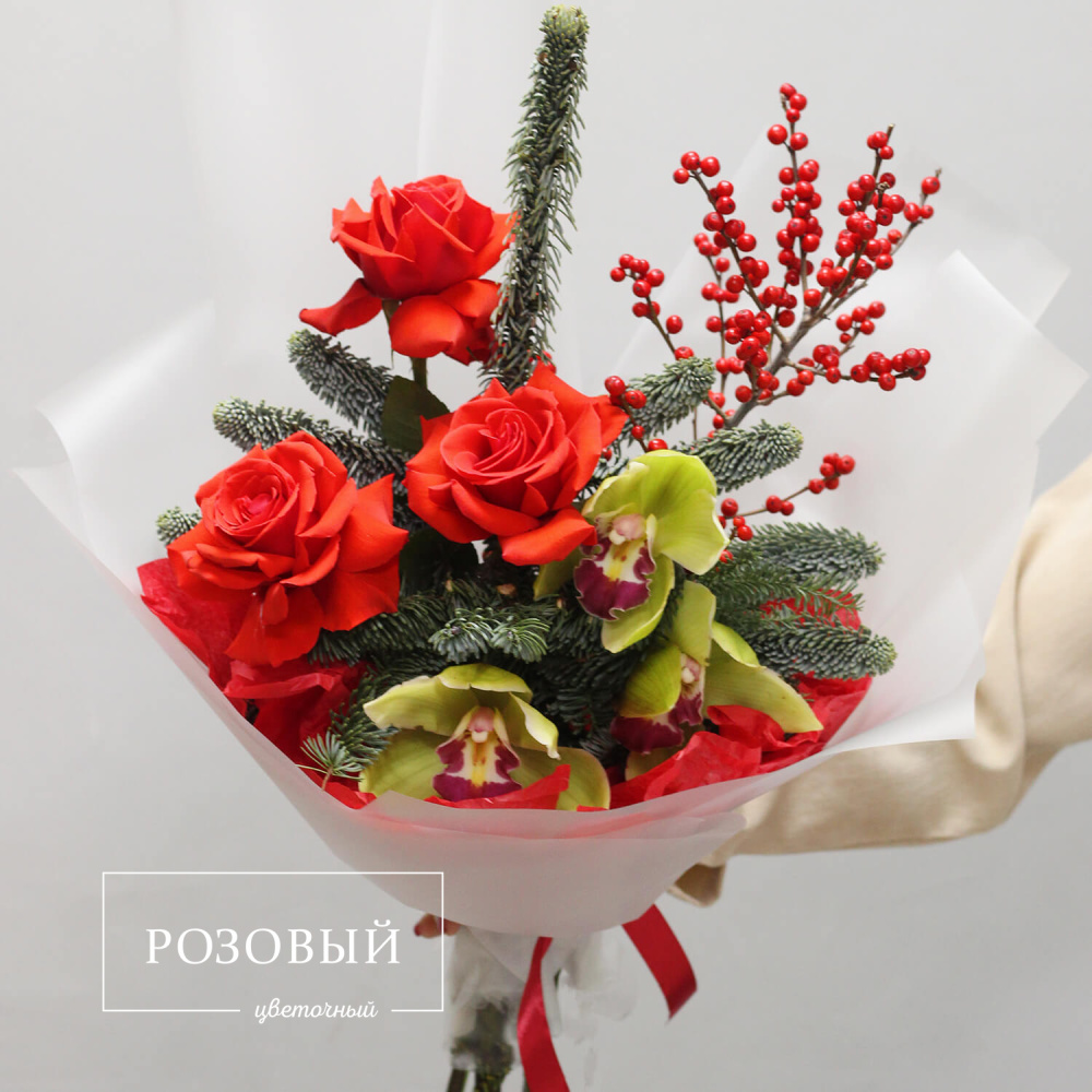 Новогодний букет из роз и орхидей