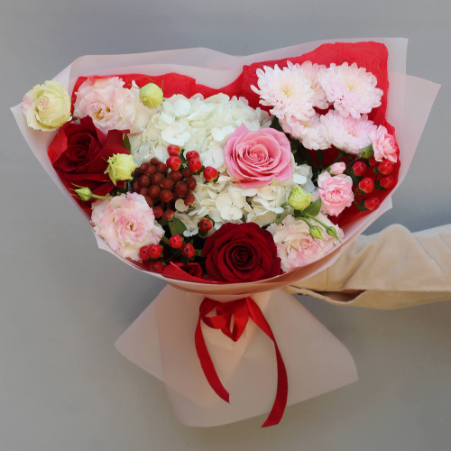 Красно-белый букет "Объятья"