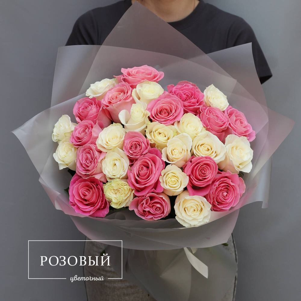 Букет из 25 разноцветных роз