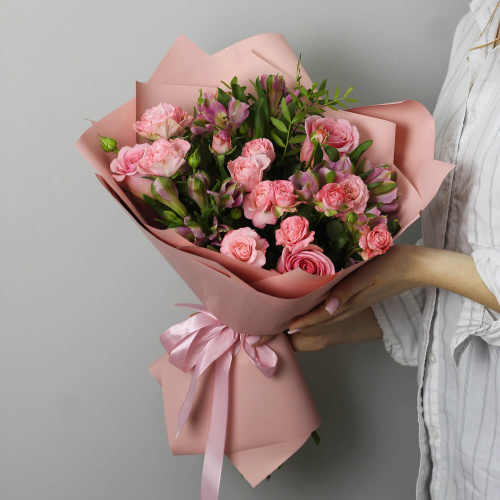 Букет из 3 кустовых роз "Драгоценный коралл"