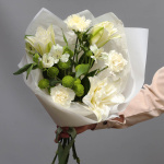 Бело-зеленый букет с лилией