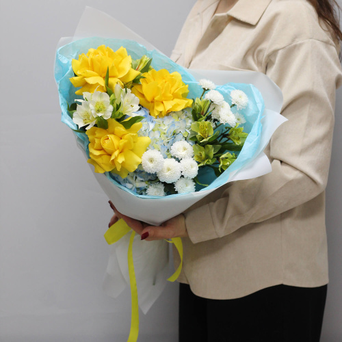 Букет с голубой гортензией "Лимонный сорбет