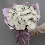 Белые хризантемы с лавандой