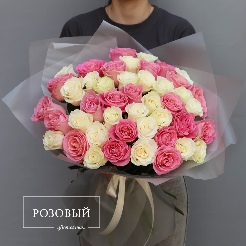 Букет из 45 разноцветых роз