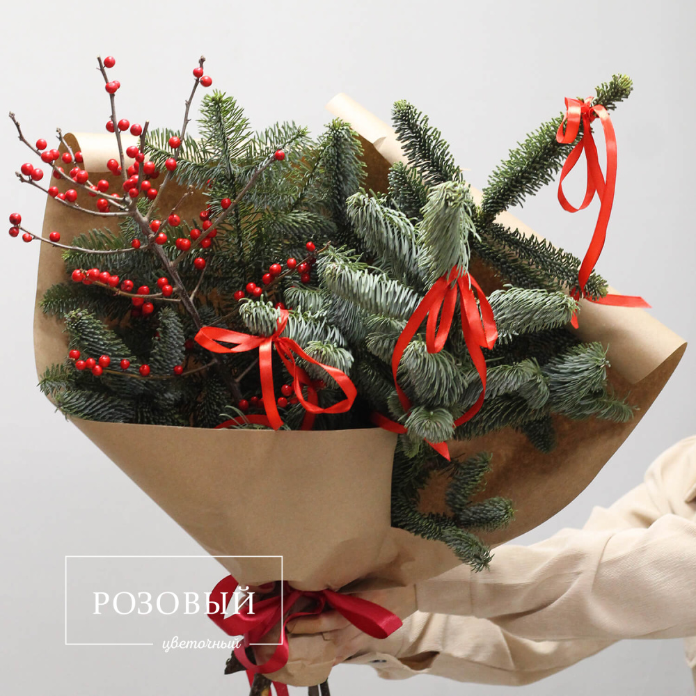 Новогодний букет из нобилиса и илекса