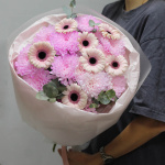 Букет из гербер и хризантем