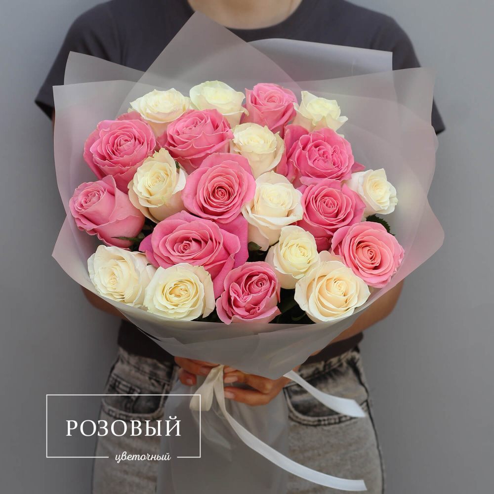 Букет из 21 разноцветной розы