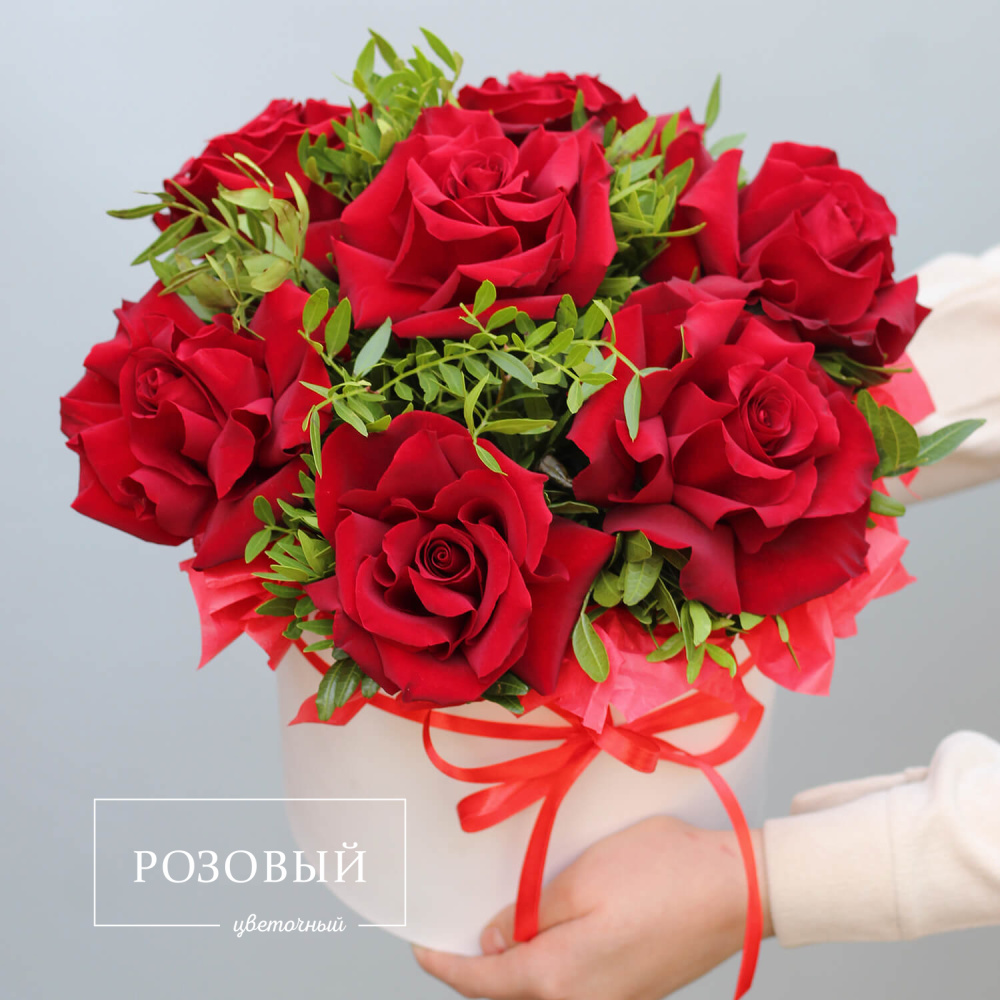 Красные розы в коробке 