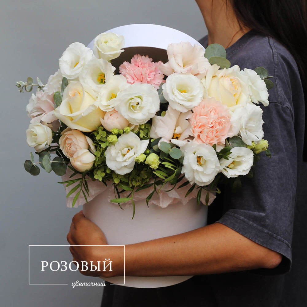 Букет с эустомой в коробке