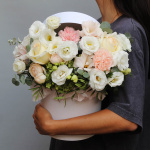 Букет с эустомой в коробке