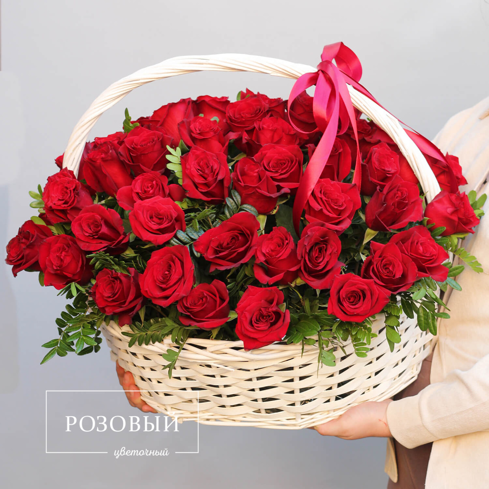 51 роза в корзине
