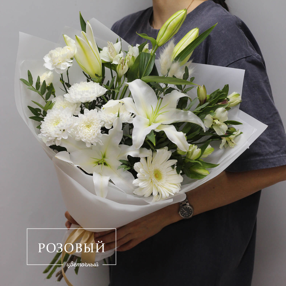 Белый букет с лилией и герберой