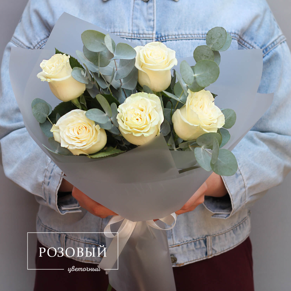 Букет из 5 белых роз