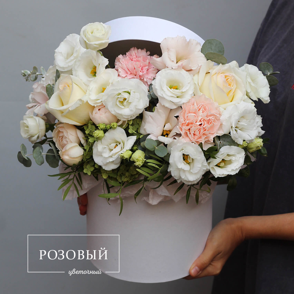 Букет с эустомой в коробке