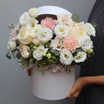 Букет с эустомой в коробке