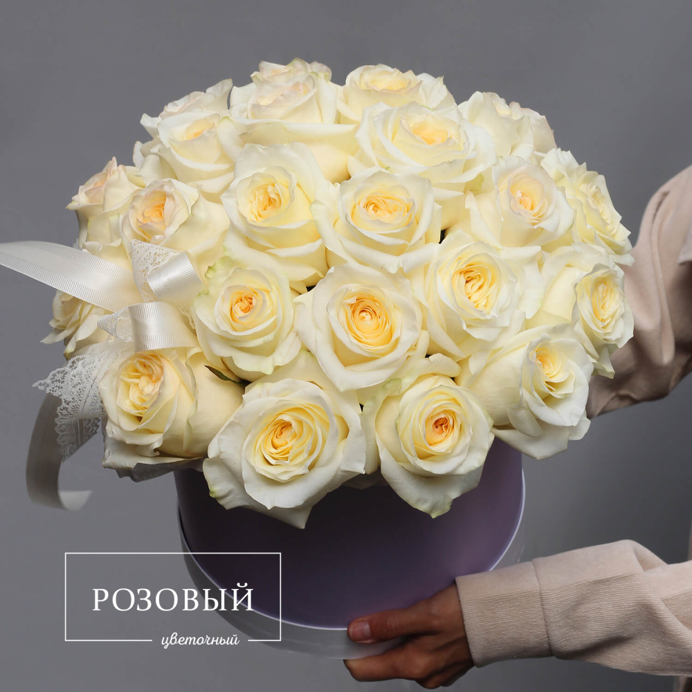 Букет сливочных роз в коробке
